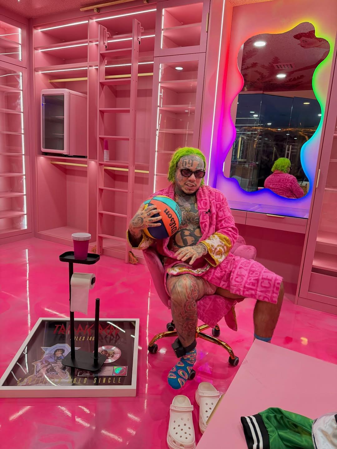 Tekashi 6ix9ine Runs It Back — Mansion Tour Levels Up With Parts 2 Tekashi 6ix9ine Runs It Back — Mansion Tour Levels Up With Parts 2