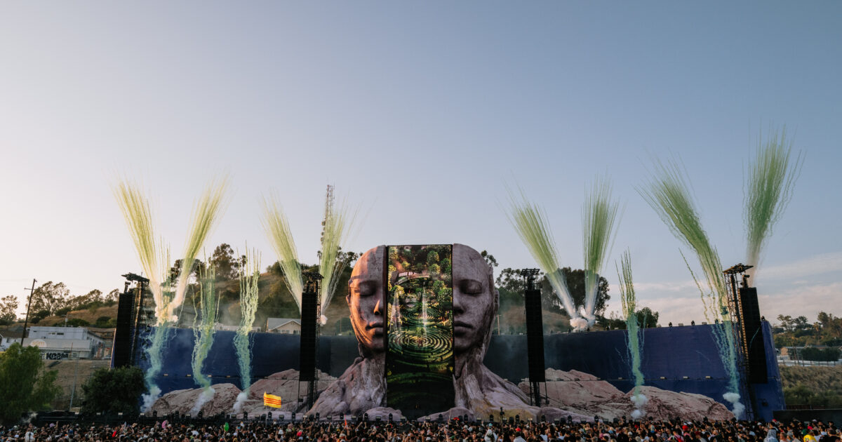 【DE_HI 】TOMORROW LAND CellarDoor CORE Los Angeles 2026 Plants Tomorrowland's Flag in Chinatown
